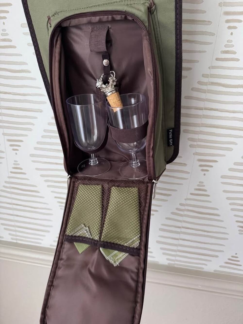 Picnic Insulated Wine Tote with Glasses and Cork